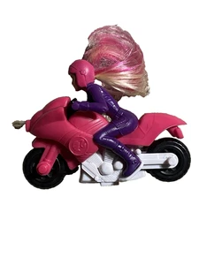 Juguete Happy Meal McDonald’s De Colección - Muñeca Motociclista Rosa con Pelo Rosa - Imagen 1 de 6