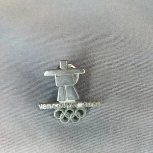 Vancouver 2010 Olympics Silver-Toned Metal Hat Jacket Lapel Pin - Picture 1 of 2