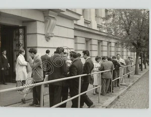 Foto de prensa PIX de estudiantes universitarios de SOFÍA BULGARIA c.1950 de PETER SCHMID - Imagen 1 de 2