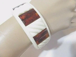 CARVED FAUX TORTOISE SHELL BEIGE BROWN TEA BANGLE BRACELET LUCITE PLASTIC RIBBED - Picture 1 of 5