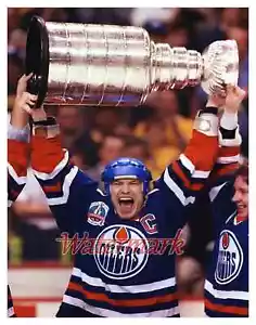 NHL Edmonton Oilers Captain Mark Messier with Cup Color 8 X 10 Photo Picture - Picture 1 of 1