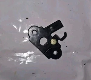 1994 KAWASAKI ZZR 600 ZX600E SEAT CLOSURE MECHANISM - Picture 1 of 2