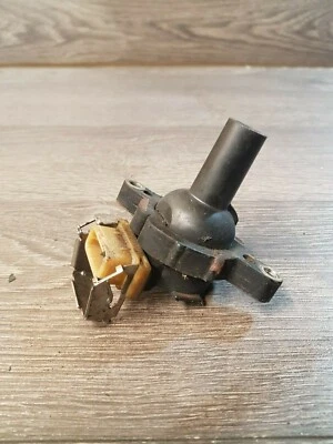 Bobina de ignição BMW da BMW 7 Series E38 750il 1748018 - Imagem 1 de 3