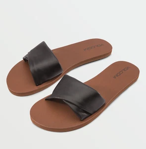 NWT WOMENS VOLCOM HAWTHORNE SANDAL $30 7 black synthetic leather slide - Picture 1 of 6