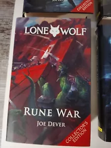 Lone Wolf #24: Rune War - Joe Dever - Collector's Edition Hardcover - NEU - Bild 1 von 2