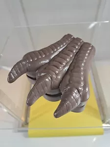 1998 MILTON BRADLEY GODZILLA 3-D BOARD GAME Replacement CLAW MOLD CASE pre-owned - Picture 1 of 6