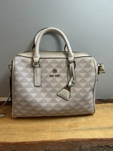 Nine West,Tristan Bowler Satchel, Interior Pockets, Gild Tone Zip Closure. - Picture 1 of 7