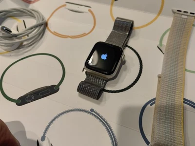 Apple Watch SE 40 mm + cinturini extra – da sistemare - Immagine 1 di 4