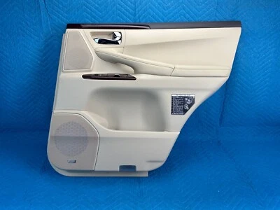 Panel interior de la puerta trasera Lexus LX570 lado del pasajero beige: LL02 2008-2015 OEM Foto 1 de 4