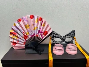 Veuve Clicquot Champagne VCP Goods Set Ventilatore Pieghevole, Maschera, Supporto [Raro] - Foto 1 di 1
