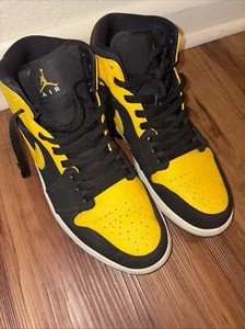 Jordan 1 Retro Mid ‘New Love’ (2017) - Picture 1 of 5