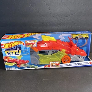 Hot Wheels City Dragon Launch Transporter Truck With 1 Vehicle Mattel - Picture 1 of 11