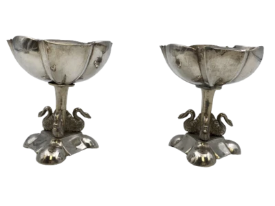 Pair of 19th c. Polish Silver Swan-Decorated Dishes Foto 1 de 4