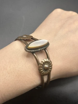 Southwest Brass MOP Mother Of Pearl Cuff Bracelet 2.5"W Native American Navajo - Image 1 of 4