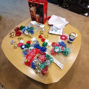 (BULK LOT) Christmas Gift Wrapping Set - Picture 1 of 11