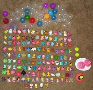 HUGE COLLECTION LOT OF 140 SQUINKIES + PLAY SETS + CONTAINERS HELLO KITTY + VGC
