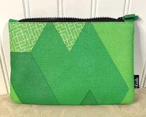 "Bolsa de Maquillaje IPSY Tetris 7 x 4.5"" Verde Geométrica Cremallera Bolsa" - Imagen 1 de 3