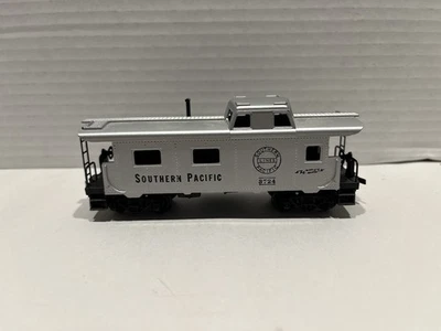 Mantua? HO Scale Southern Pacific Caboose Train Car #3724 Model Railroad - Image 1 of 4