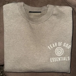 BRANDNEU MIT ETIKETT ESSENTIAL SWEATSHIRT GR XL - Bild 1 von 8