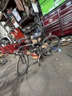 GARY FISHER MARLIN 17.5 MEDIUM MOUNTAIN TOURING BIKE BICYCLE SHIMANO Rock Shox - Image 1 of 4