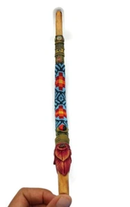 Herramienta de Limpieza Chamánica Hecha a Mano Tepi Peruano Decorada con Cuentas Multicolores - Imagen 1 de 6