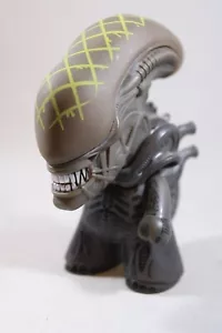 Alien Vs Predator Titans 4" Vinyl Figure ALIEN Loot Action Figure AVP 2015 - Picture 1 of 9