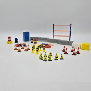 1/50 Scale Yard Scenery Set. - Picture 1 of 4