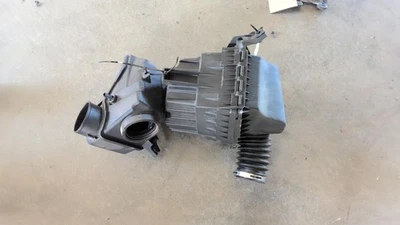 Conjunto de filtro de aire usado se adapta a: Chrysler Pacifica 2017 3,6 L gasolina grado A Foto 1 de 4