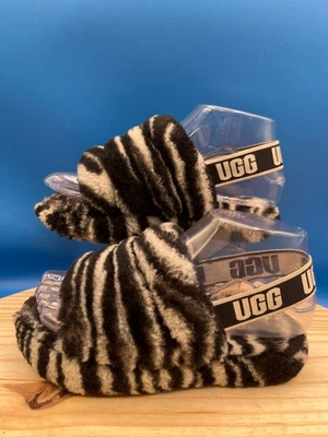 Chinelos UGG Kids 1 Slingback Preto Branco Zebra Biqueira Aberta Conforto Casual - Imagem 1 de 4