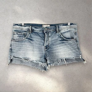 Free People Denim Cutoff Shorts Womens Size W31 Light Wash Distressed Frayed Hem - Picture 1 of 6