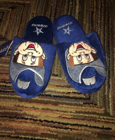 NWT NFL DALLAS COWBOYS MENS MASCOT BOYS SLIPPERS SZ SMALL 1-2 Cover