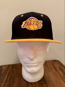 Cappello Berretto Snapback Los Angeles Lakers Flat Bill Logo Ricamato Bicolore BELLO - Foto 1 di 12