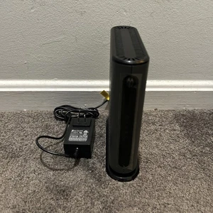 Motorola MB8611 DOCSIS 3.1 Multi-Gig câble modem et cordon d'alimentation sympa - Photo 1/5