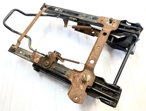 Jeep TJ Wrangler Passenger Front Seat Bracket w/ slider folding flip 97-02 - Bild 1 von 4