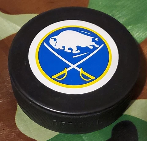 BUFFALO SABRES NHL VINTAGE OFFICIAL HOCKEY PUCK MADE IN CZECHOSLOVAKIA 🇨🇿 Cover