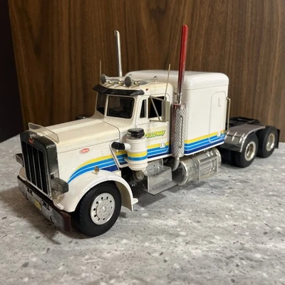 1/24 Revell Metal Peterbilt 359 "Scalloway Foto 1 de 4