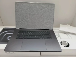 Apple MacBook PRO 16" INCH, 1TB, M4 MAX, 36GB/14C/32C, MX303B/A, APPLE WARRANTY - Picture 1 of 3