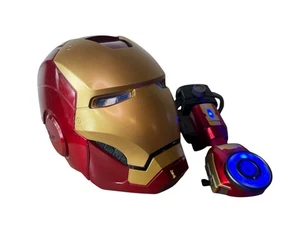 Casco electrónico Iron Man Marvel Legends iluminado + accesorio manual repulsor - Imagen 1 de 12