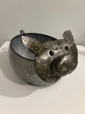 Maceta de metal galvanizado con forma de cerdo decoración de granja Foto 1 de 4