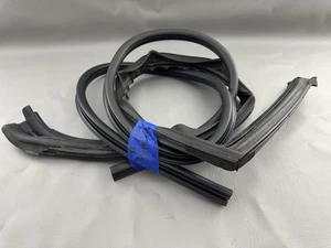 2008-2023 DODGE CHALLENGER RIGHT DOOR UPPER / LOWER RUN WEATHERSTRIP SEAL OEM - Bild 1 von 9