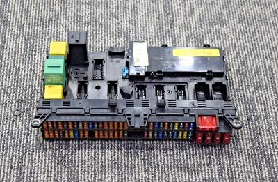 2003 2004 2005 Land Range Rover HSE L322 Interior Under Dash Fuse Box YQE500050 - Image 1 of 4