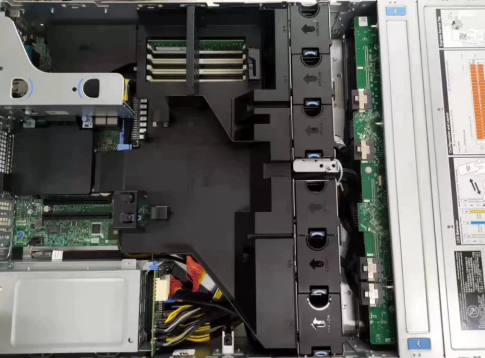 Placa de rede Dell R7515 Server 24X2,5" (12X NVME) 2X750W/EPYC 7282 CPU/4X32G 3200/40G - Imagem 1 de 3