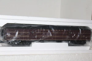 MTH #20-4374 LONG ISLAND 70' MADISON BAGGAGE CAR - Picture 1 of 2