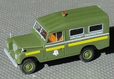 BREKINA - 13765 LAND ROVER 109 RAF AIRCRAFT ENGINEERING 1:87 SCALE.  