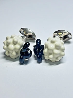 Gemelos de oveja de plata de ley Deakin & Francis con esmalte blanco y negro 35,4 g Foto 1 de 4