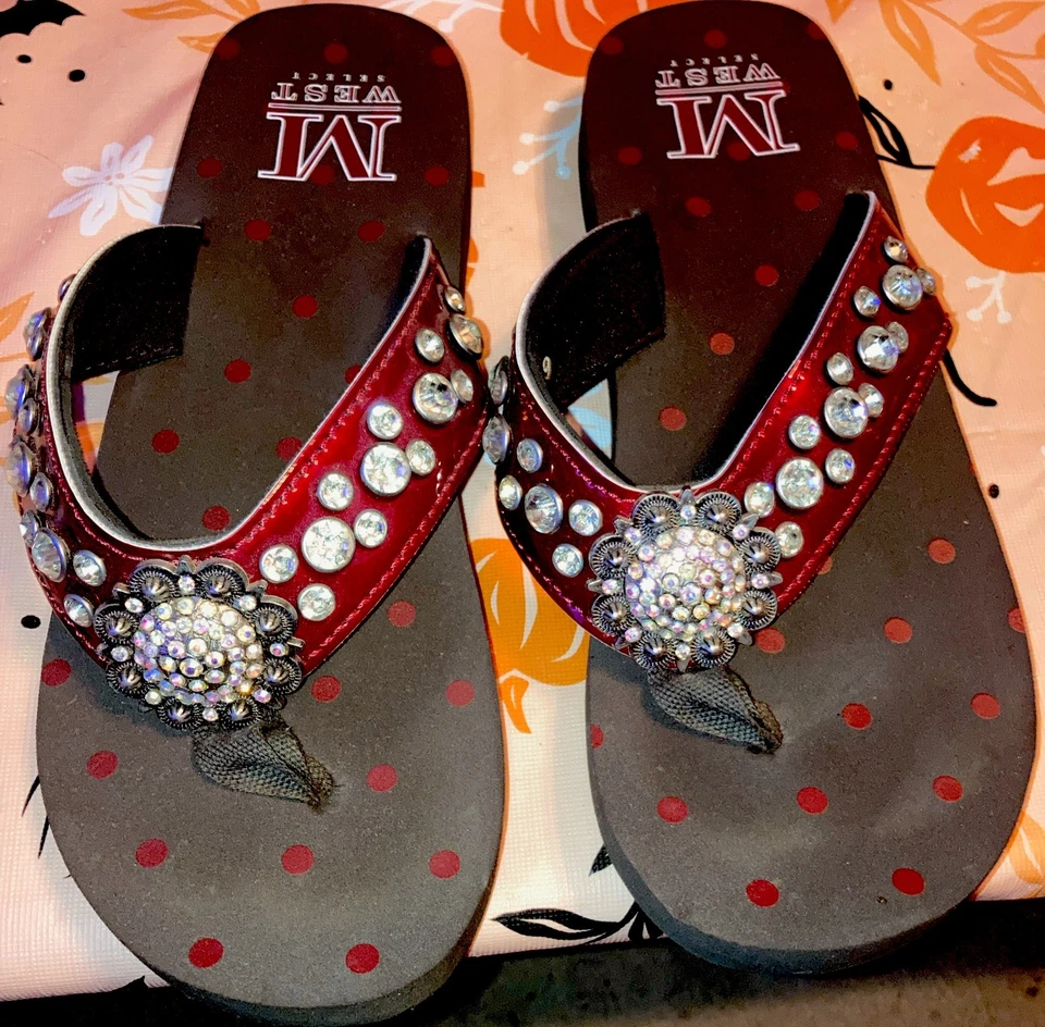 Chanclas de cuña Montana West rojas con tachuelas talla 9 Foto 1 de 3