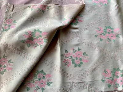 Ancien coupon tissu d'ameublement en soie vert/ rose, 63 cm x 230 cm - Photo 1/4