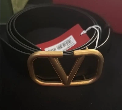 Nuevo Con Caja y Bolsa para el Polvo Hombre Valentino Cinturón Negro con Hebilla Dorada V Talla 110 Foto 1 de 4
