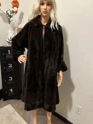 De colección Mob Wife - Abrigo de piel sintética de lujo para mujer tejido por Collins & Aikman Marstons ML Foto 1 de 4