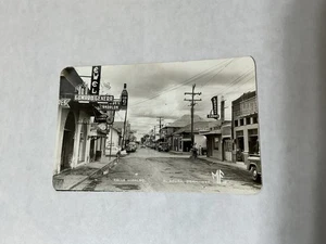 RPPC - Cartolina Main Street Villa Acuna Coah Messico anni '40 AUTO ANTICHE CAMION - Foto 1 di 15
